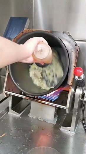 Automatic stir fry and fried rice robot