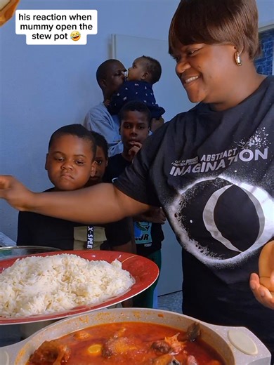his reaction when mummy open the stew pot 🤣 #fblifestyle #food #reelsfb #cooking #trendingreelsvideo