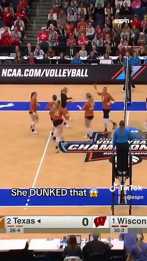 Anna Smrek said NO ✋ #volleyball #wisconsin #badgers #block