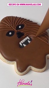 May the 4th be with you! 🔊 Sound On ⭐I used a strawberry-shaped cookie to make beloved Chewbacca from Star Wars. ⭐Learn how to creatively use a strawberry shape to make 30 cookie designs. https://www.hanielas.com/30-cookie-designs-ideas-with-1-cookie/#Maythe4thBeWithYou #chewbacca #starwars #starwarscookies #decoratedcookies #sugarcookies | Haniela's