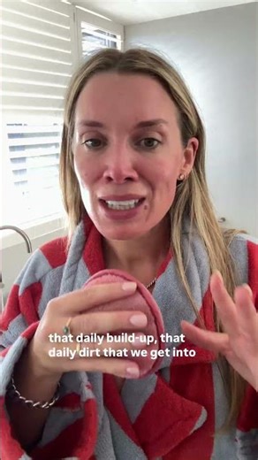 Wipes vs Cleansing Pads: Which Is Better for Your Skin?