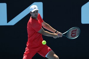 Hubert Hurkacz w dobrym stylu przywitał się z Melbourne. Potrzebne były trzy sety