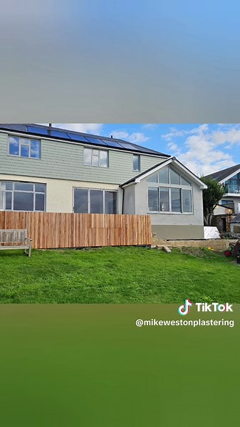 K Rend Hp12 base coat. Getting some great results with hp12. Once the material has picked up I'll run the orange sponge float over it and then rub up with a diamond float. Once it's picked up I'll finish with the fine sponge float. This was getting painted so had to be spot on. Decent gear. #isleofwight #plasterer #renderer #rendering #krend