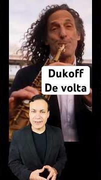 Kenny G gives a lesson on flowers in life #clavisdavis #kennyg #saxophone