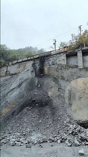 World's Most Dangerous Railway Jobs: Coal Unloading and Train Coupling.
