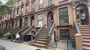4.9K views · 364 reactions | guardate che meraviglia il quartiere di Cobble Hill...verde, pace e meravigliosa architettura | New York Storie e Segreti | Facebook