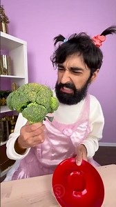 Feeding My Pet Cockroach: The Ultimate Taste Test! 🪳🍽️