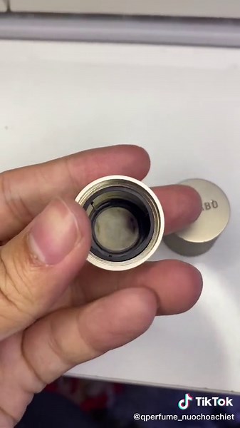 Phân biệt Le Labo AUTH và FAKE: Cách Phân Biệt Nước Hoa Thật Giả