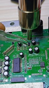 2M views · 21K reactions | Wow !! removing SMD components is easy using the FNIRSI SAG-55 Intelligent 550W Hot Air Gun. 朗 #soldering #Station #soldadura #fnirsi #Tools #hot #tips #Lot #Desoldar #homeproject #Creative #Smarttools #Tecnologia #electronic | Delofha Servis | Facebook