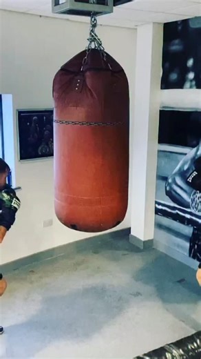 workout heavy-bag AKA big Bertha! @isaaclowe6 @paffensportboxing | Tyson Fury