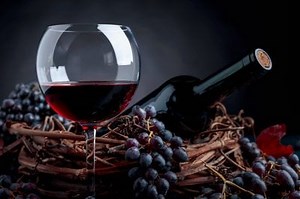 Delicious homemade red wine with only four ingredients