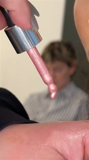 The results are in: yes, Sugar Plum Fairy Makeup is THE holiday makeup look of 2025 🙌. And the award goes to... 🪄 MAC Surreal Shine Mini Highlighter Duo 🪄 MAC Bounce & Gleam Highlighter in Candied Copper 🪄 MAC Jelly Shine Eye Shadow in Ice List #MACTrend #GIFTMAC #MACHoliday | M·A·C Cosmetics