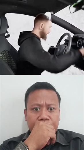 Seorang pria terjebak di dalam mobil saat musim salju