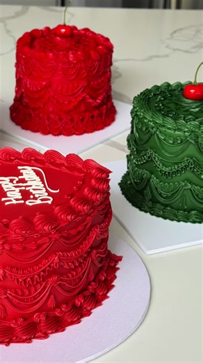 is it too early for these cakes, be honest... 🤭❤️ #cakedecorating #bakersoftiktok #homebaker