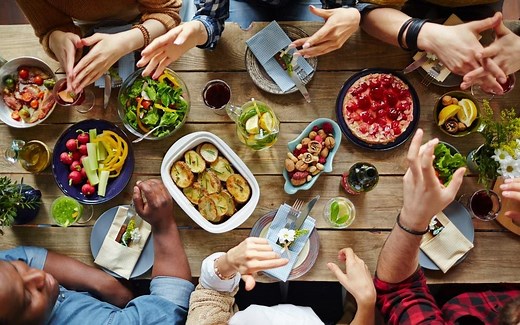 Here’s When You Should Use “Dinner” vs. “Supper”