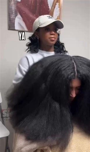 You’re not ready for this one! 😱 What starts off ordinary turns into a transformation so stunning, it doesn’t even look real! ✨ The talent behind this? Absolutely unbelievable. 👏 You have to see it to believe it — full video in the comments 👇👇 | Low Fade