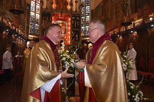 Podniosła uroczystość w charłupskim sanktuarium. Nowy proboszcz ma klucze! ZDJĘCIA