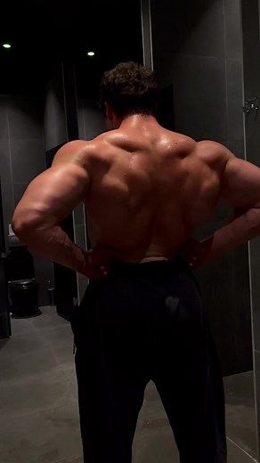 17 years old natural bodybuilder! 🤯#bodybuilding #bodybuilder #bodybuildingmotivation #edkayneofc #muscleworship #muscleflex #musclemania #muscleflexing #teenbodybuilder #teenbodybuiliding #naturalbodybuilding #latspreadchallenge #latspread #youngmuscle #younghunk #musclehunk