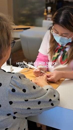 Fresh manicure? Don’t ruin it in the first 24 hours 😭 Here’s what NOT to do after your appointment: 🚫 No hot showers or saunas 🚫 No cleaning or dishes without gloves 🚫 No picking or peeling your polish (we see you 👀) And if your manicure DOES in fact chip within the first 7 days… We GUARANTEE our service! We’ll fix it for FREE! | Upscale Nails&Spa