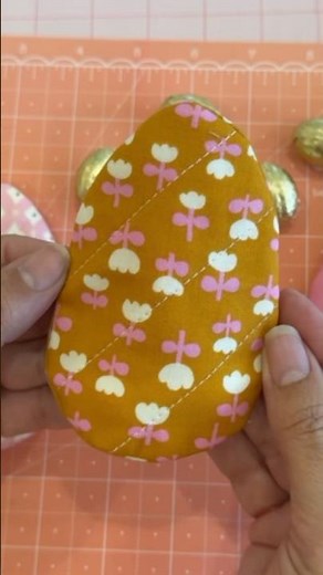 These cute fabric Easter eggs are so fun to make! Click the ▶️ for tutorial with free template!