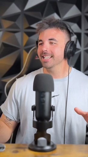 Cardio hack? This is a trick I use when I am adding cardio back into my routine after taking some time off ➡️ The sauna does a phenomenal job of working the cardiovascular system🫀 - Increasing heart rate - Relaxing artery walls decreasing blood pressure - Increasing respiration - and so much more But when you go in cold - it takes 10-20 minutes to really increase your heart rate depending on how hot it is ❄️➡️🔥 You can use this method above as a form of “static cardio” to get most of the benef