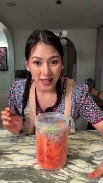 Trying the carrot salad trend!!! 😋🥕