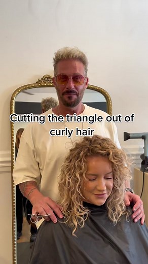 How to make curly hair round #curlyhaircut #waynetugglehair #curlyhair #curlyhairtips #curlyhairturorial #curlyhairstyles #curlygirl #hair #hairtrends2023 #sexyhair #rockyourhair #hairmagic #ncstylist #ncsalon #hanzonation #hairtransformation #hairtoks #hairtutorial #haircuttutorial #hairstyles