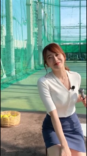 愛子のニュースルーム on Instagram: "Shohei Ohtani proved the Two-Way dream is real. 50本塁打50盗塁。満票MVP。 「びっくりした～！」🎤✨ ニュース原稿を読む若手女子アナが、 ハイヒールでバッティングセンターへ👠⚾️ タイトスカート。 本気のスイング。 そして響いたクリーンヒットの快音。 冷静なニュースキャスターが、 打席では全力で挑戦する。 大谷翔平に憧れて始めた野球。 二刀流という生き方に勇気をもらったから。 投げて、打って、走る。 可能性はひとつじゃない。 優雅さとパワーは両立できる。 ギャップこそ、最大の魅力✨ 👠⚾️✨ Youtubeはプロフィールから見てね！ — Inspired by Shohei Ohtani. A news anchor in heels steps into the batter’s box. Elegant. Unexpected. Powerful. That clean hit says it all ⚾️✨ #大谷翔平 #ShoheiOhtani #TwoWayPlay