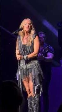 Carrie Underwood - Jesus Take The Wheel Live