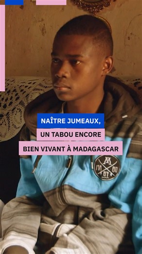 👶 À Madagascar, donner naissance à des jumeaux peut être perçu comme une malédiction. 👉 Découvrez l’histoire bouleversante de ces familles qui défient les traditions. Tabous et interdits, à voir sur TV5MONDE. �#TV5MONDE #TV5MONDEPLUS #Madagascar #Traditions #Culture | TV5MONDE