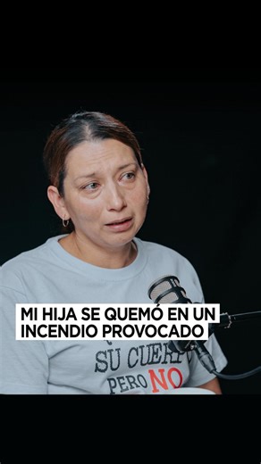 V O S P O D É S ® on Instagram: "La vida de Johana Maya cambió para siempre el día en que su hija salió de casa con la ilusión de ganar un poco de dinero para hacerle un regalo a su hermana. Un incendio provocado en un lugar ilegal la dejó gravemente herida y marcó el inicio de una lucha que aún no termina. Desde entonces, Johana lo ha dejado todo para acompañar a su hija en un proceso médico largo y doloroso, mientras exige que lo ocurrido no quede en el silencio ni en la impunidad. 🎙️ Escuch