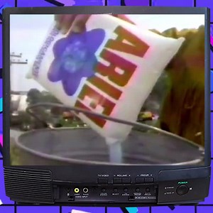 📺 'Como si fuera lavadora automática', un comercial retro del detergente Ariel. | DeMemoria