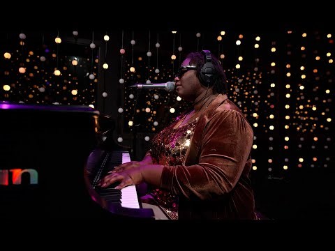Brittany Davis - Mirrors (Live on KEXP)