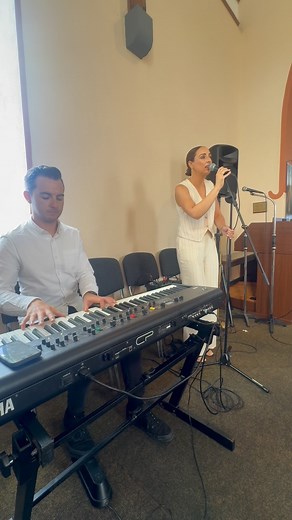 When the bride is from Galway and the groom is from Donegal… You have to sing the “Galway Shawl” 💚 Thank you to the unbelievably talented @gavincoughlanmusic for accompanying me🎹 #galway #donegal #wedding #clare #weddingsinger #ceremony #drinksreception #spanishpoint #armadaspanishpoint | Grainne Gavigan Music
