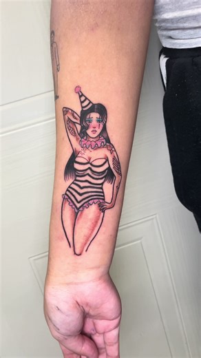 Pin ups be sexy with @polishpollytattoo #pinup #pinupgirl #tattoostudio #tattoo #fyp