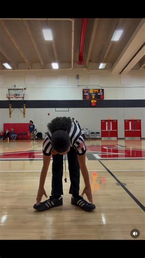 The referee 🤣😂 #jokes #fyp #funnyclip #AppleClips | DenDoggs comics page