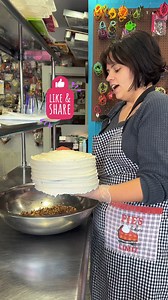Drinking Watermelon Moonshine while decorating a cake! Lainey Wilson #cake #Decorating #Singing #Music #CountryMusic #CoverSong #Reels #ViralReels #ViralShorts #Shorts #SingingBaker #Singing #Country #Louisiana #LaineyWilson #WatermelonMoonshine #Moonshine | Jade Black
