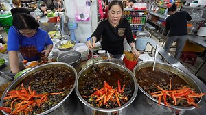20K views · 600 reactions | Welcome to Da Nang, Vietnam's fastest growing city  A coastal hub and tourist hot spot Da Nang is known for it's seafood! Today I am taking you to sample some of the famous seafood of Da Nang. However, there is more than just the seafood here. We'll try the legendary Bánh Xèo and pay a visit to the Con Market to taste vietnamese spicy snails!! | Chopstick Travel | Facebook
