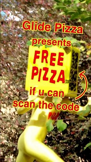 Funny thing from the pizzeria: Free pizza for everyone if you can scan the QR code 🍕🍕