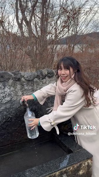 【山梨行く前に見て‼️】山梨でやりたいこと8選 ①忍野八海へ行く ②富士山を見る ③ほうとうを食べる ④富士山の湧き水を飲む 道の駅 富士吉田で無料で汲めるよ ⑤カフェ巡り ⑥西湖いやしの里 ⑦花の都公園 ⑧大石公園 #山梨旅行 #山梨グルメ #卒業旅行 #japantravel #富士山 #女子旅