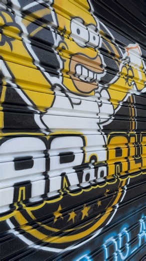 Anderson Sousa on Instagram: "Art Graf Deus no comando sempre Logo marca com efeito neon 🎨🔥 Arte feita a mão livre no @bar_do_ale . . . . . #art #reels #explore #airbrush #airbrush_world"