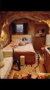 Cozy Log Cabin, Heavy Snowfall and Crackling Fireplace Sounds for Cozy Living and Deep Sleep