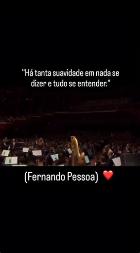 Violinista: Hilary Hahn Hilary Hahn é uma das maiores violinistas da atualidade, por sua técnica impecável e uma musicalidade que transcende o virtuoso. Ela se destaca por ter uma profundidade espiritual em suas interpretações e técnica perfeita . Música : Adágio da Sinara n 1 em Sol menor BWV 1001 de Bach ... Onde o violino e Hilary alcançam a raridade: o violino parece se multiplicar em vozes. Repost : @clube_da_musica_classica Um diálogo entre o eterno, o humano e o sagrado #bach # musicaclas