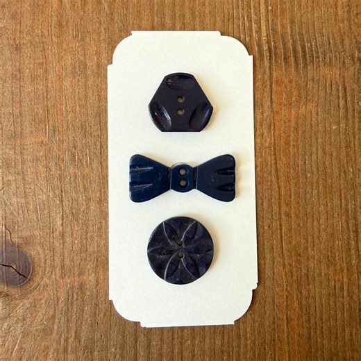 Vintage Casein Plastic Buttons With Bakelite Bow - Etsy