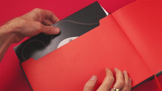 🕹️ Trigger Happy: A Visual Celebration of Video Game Controllers 🎮 Nestled in Trigger Happy’s cover is a special pocket carefully housing five full-colour art prints, each showcasing one of gaming’s most famed controllers. Out now: https://www.bitmapbooks.com/collections/all-books/products/trigger-happy-a-visual-celebration-of-video-game-controllers #bitmapbooks #books #retrogaming #gaming #fyp