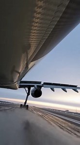 A350 Carbon Fiber Wing Flex During Crosswind Landings | The Globe HBD