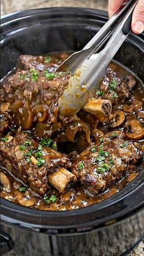 Slow-Cooker Mushroom Beef Short Ribs 🍖🍄.#shortribs #beefshortribs #slowcookerrecipes #crockpotmeals