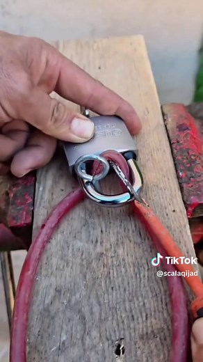This way you can make a grill with simple tools.#simple tricks#fix #repair #craft #fyp #fyppppppppppppppppppppppp #tiktok #foryoupage #trick