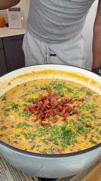 Creamy Corn Chowder! Perfect lil soup for the fall #soup #cornchowder #fallrecipes