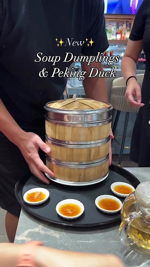 ✨New Restaurant✨ Duck n Bao Rice Village 🦆🥟 Looking for authentic xiao long bao soup dumplings with the thin handmade dumpling skins and plenty of juice inside? Duck n Bao’s new location in Rice village is a must-try! Like their famous sister location in Memorial, Duck n Bao’s menu is extensive and a great place to try a variety of speciality dishes from different regions in China. Highlights are the spicy red oil wontons, har gow crystal dumplings and shu mai, as well as their signature Pekin